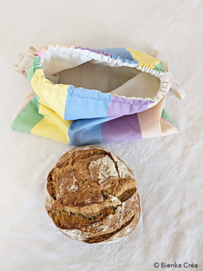 Sac à pain à rayures colorées