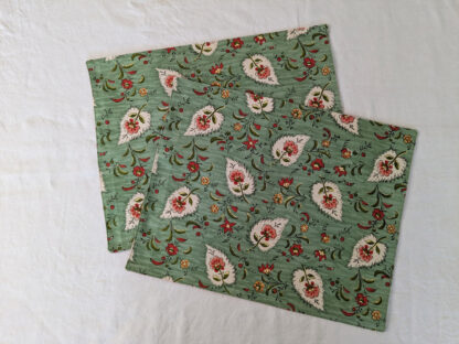 Sets de table verts à motif cachemire et fleurs – Image 2