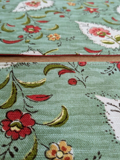Sets de table verts à motif cachemire et fleurs – Image 6