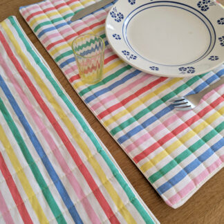 Sets de table à rayures multicolores