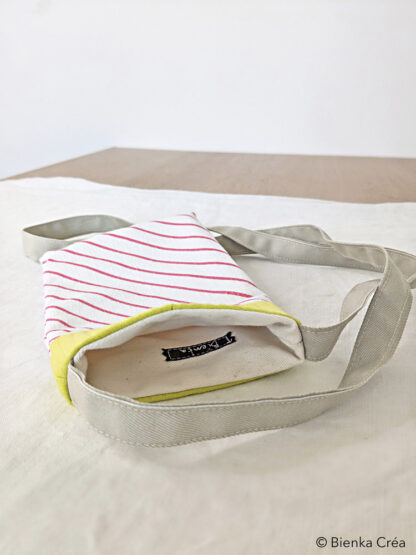Sac bandoulière blanc à rayures rouges – Image 4
