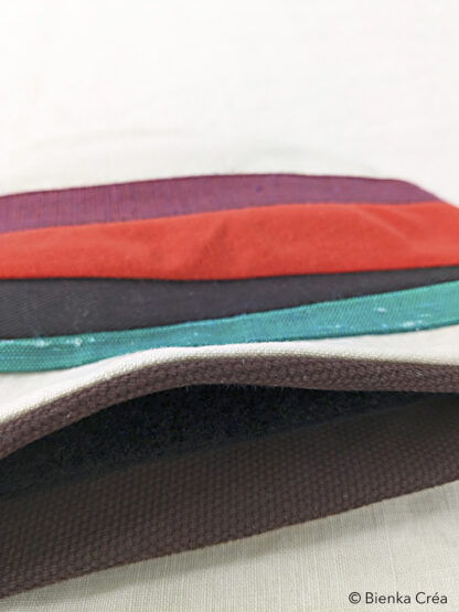 Pochette trousse demi-lune écrue, rouge et mauve – Image 3