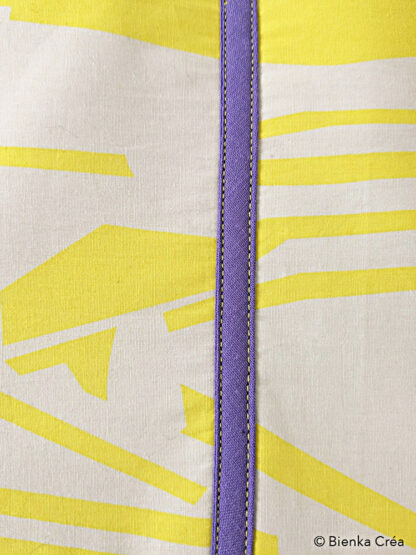 Organisateur mural violet parme et blanc à motifs jaunes – Image 3