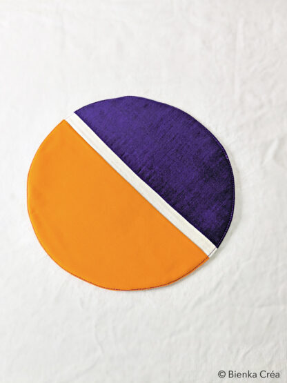 Dessous de plat orange et violet