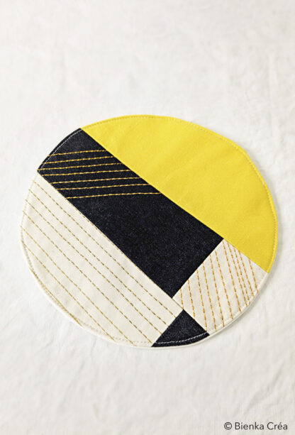 Dessous de plat jaune, noir et écru à rayures – Image 2