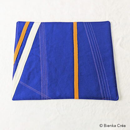Dessous de plat bleu à rayures oranges et blanches – Image 2