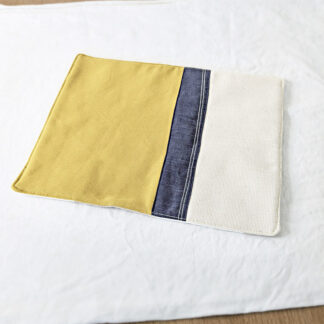 Dessous de plat jaune, blanc et gris