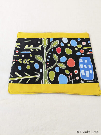 Dessous de plat noir et jaune à motifs multicolores – Image 2