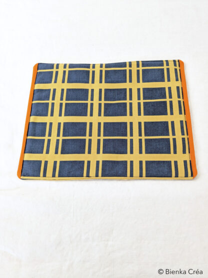 Dessous de plat bleu à carreaux jaunes – Image 2