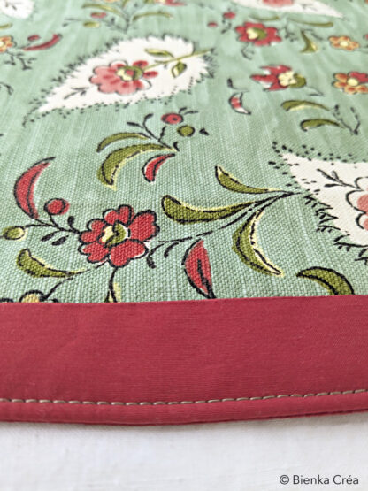 Dessous de plat vert et rouge à fleurs cachemire – Image 4