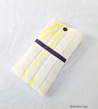 Étui-pochette matelassé blanc et parme – Image 5
