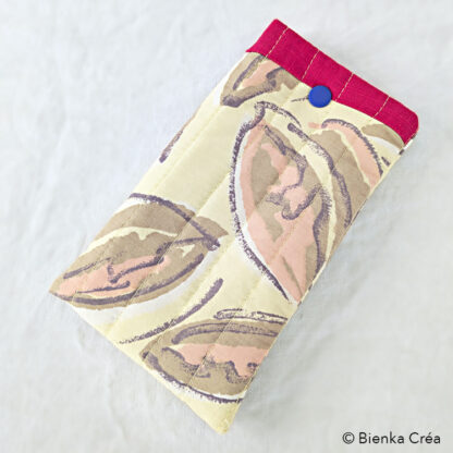 Étui-pochette matelassé jaune et rose à motifs floraux – Image 5