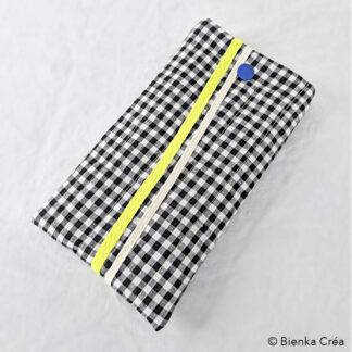Étui-pochette matelassé vichy noir et blanc