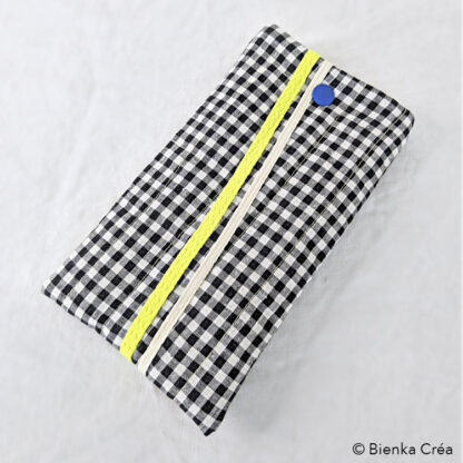 Étui-pochette matelassé vichy noir et blanc