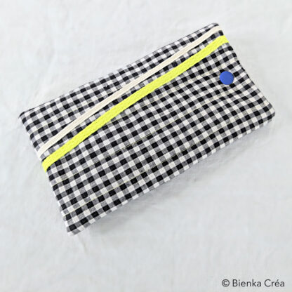 Étui-pochette matelassé vichy noir et blanc – Image 5