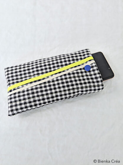 Étui-pochette matelassé vichy noir et blanc – Image 2