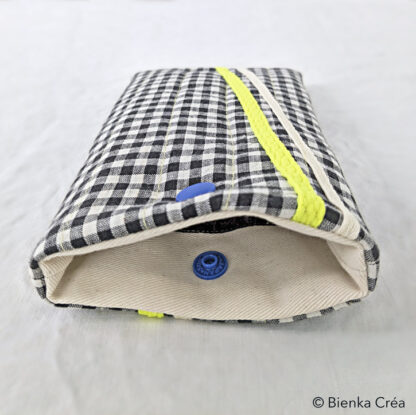 Étui-pochette matelassé vichy noir et blanc – Image 3