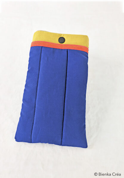 Étui-pochette matelassé bleu à rayures noires et blanches – Image 5