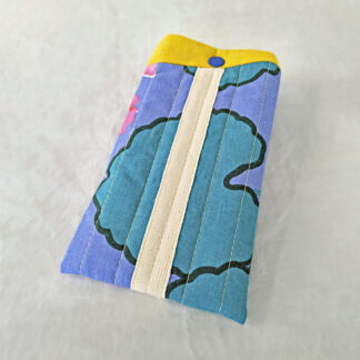Étui-pochette matelassé bleu à motifs