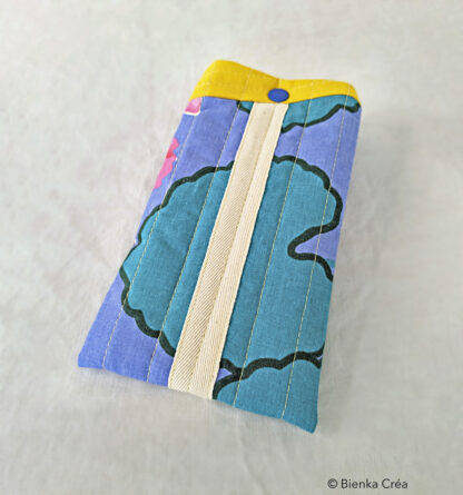 Étui-pochette matelassé bleu à motifs