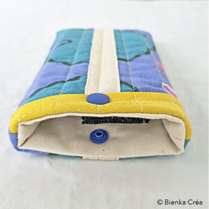 Étui-pochette matelassé bleu à motifs – Image 3