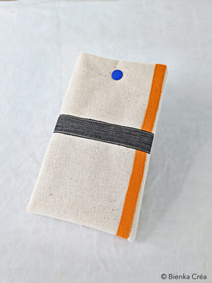 Étui-pochette matelassé blanc écru à rayures noires – Image 2