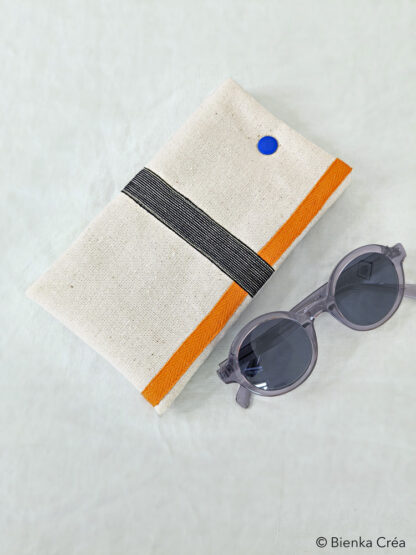 Étui-pochette matelassé blanc écru à rayures noires – Image 4