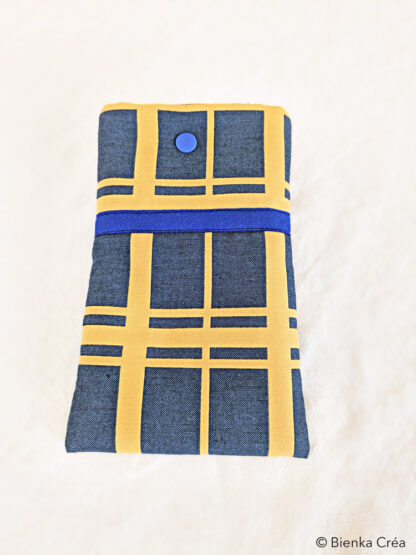 Étui-pochette molletonné bleu et jaune à carreaux – Image 2