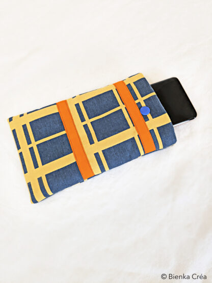 Étui-pochette molletonné bleu et jaune à carreaux