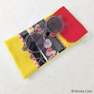 Étui-pochette à rabat jaune et rouge