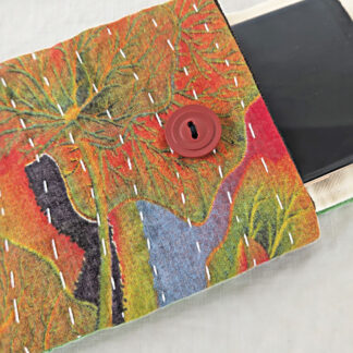 Étui-pochette à rabat vert et orange à motifs