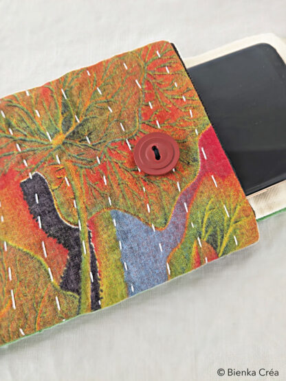 Étui-pochette à rabat vert et orange à motifs