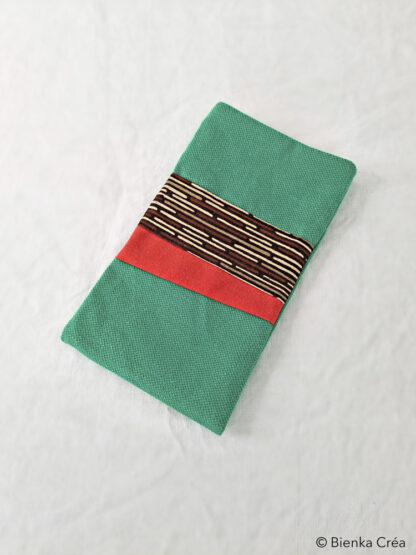Étui-pochette doublé vert et marron à motifs graphiques – Image 3