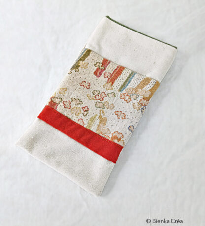 Étui-pochette blanc crème à motifs orangés