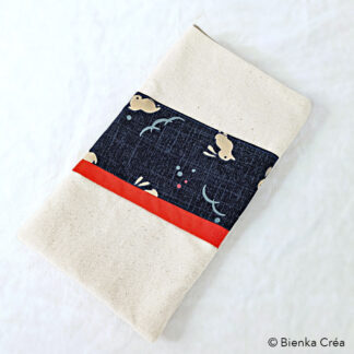 Étui-pochette blanc écru et noir à motifs