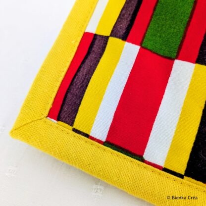 Manique jaune et multicolore